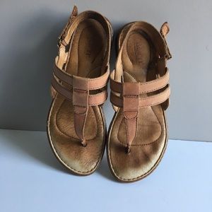 ⚪ 3/$15 Born genuine leather t-strap sling back sandals